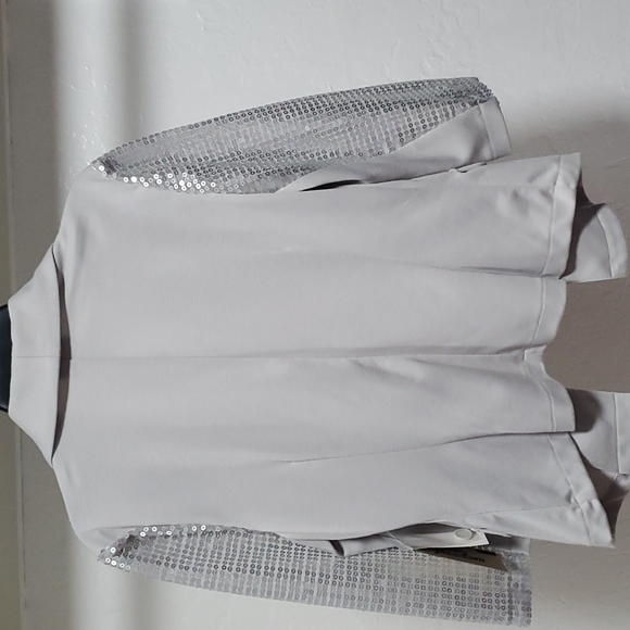 Blazer - Picture 2 of 4